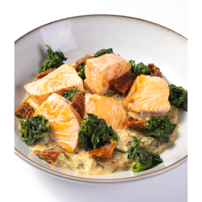 Salmón en salsa de espinacas y tomate seco