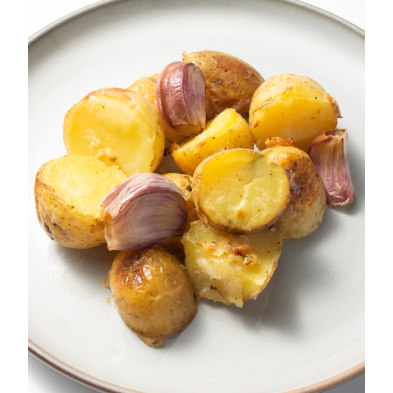 Patatas al horno con mantequilla de ajo asado