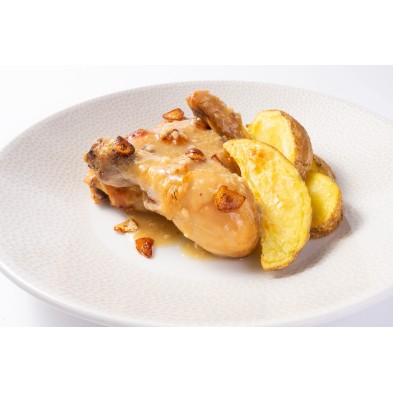 Pollo al ajillo con patatas gajo receta casera - Qchara