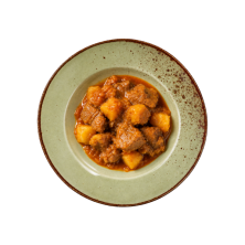 Carne en salsa de verduras con patatas