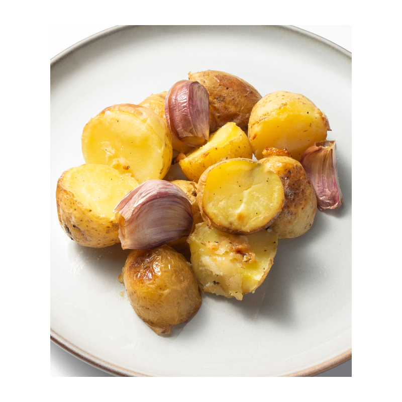 Patatas al horno con mantequilla de ajo asado