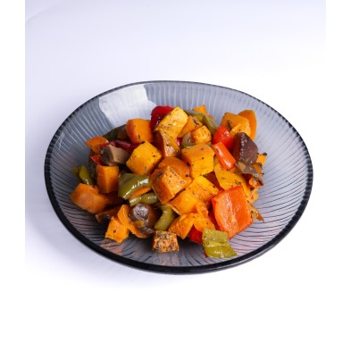 Boniato asado con verduras y setas