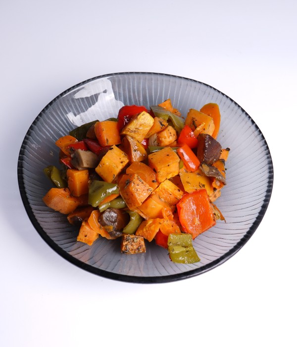 Boniato asado con verduras y setas