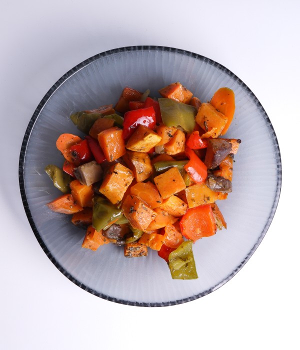 Boniato asado con verduras y setas