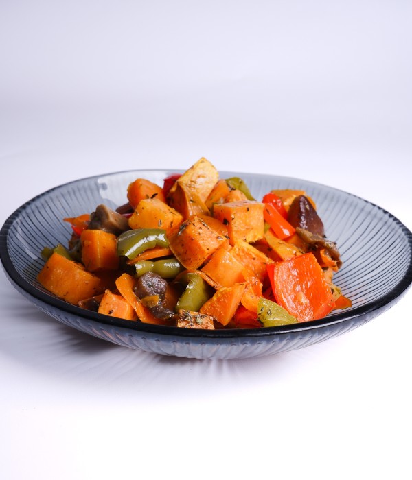 Boniato asado con verduras y setas