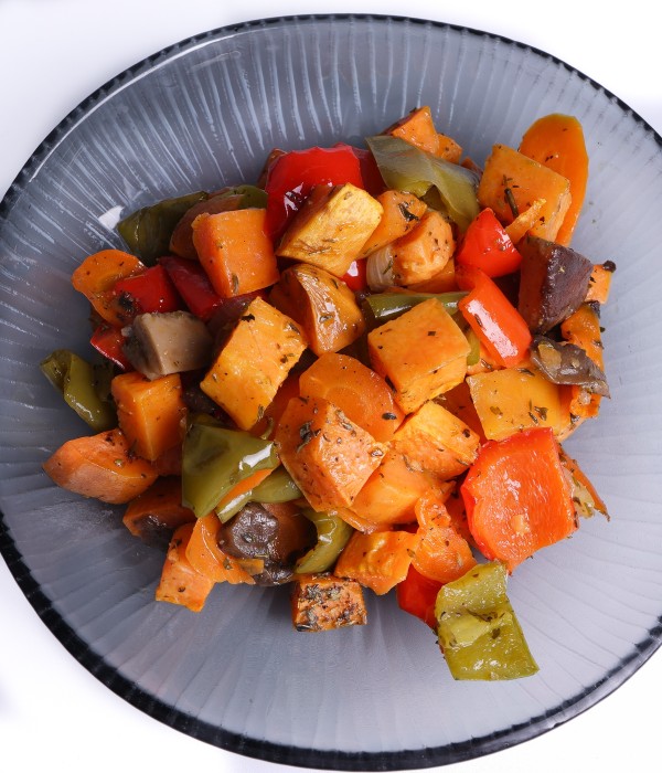 Boniato asado con verduras y setas