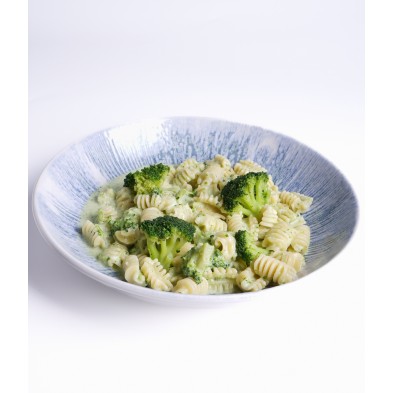 Radiatori con crema de brócoli