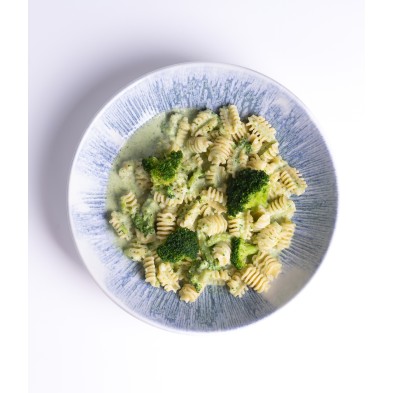 Radiatori con crema de brócoli