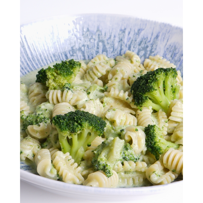 Radiatori con crema de brócoli