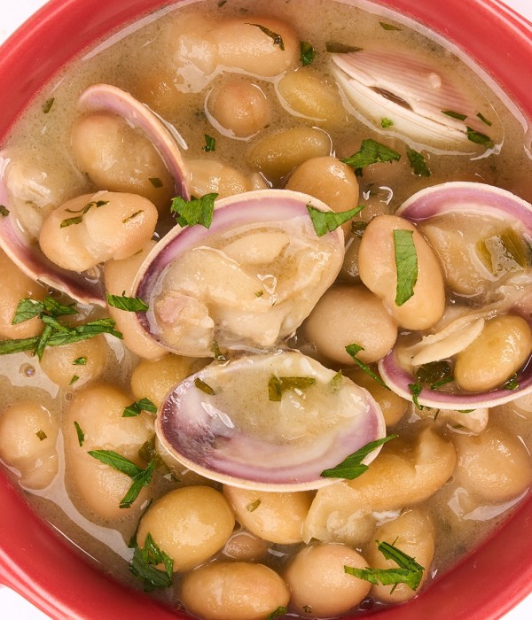 Alubias 'Pochas' con almejas